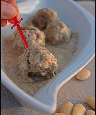 Boulettes de bœuf sauce aux amandes (tapas)