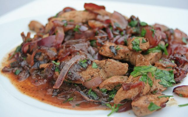 Foie de veau et fondue d’oignons rouges