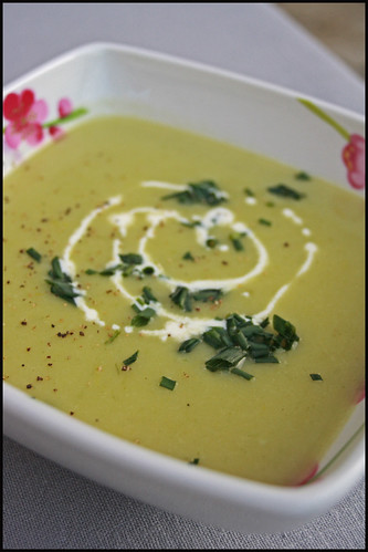 Soupe de poireaux et pommes de terre (leek and potato soup)