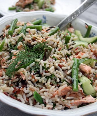 Salade de saumon et riz sauvage – Vinaigrette à l’aneth