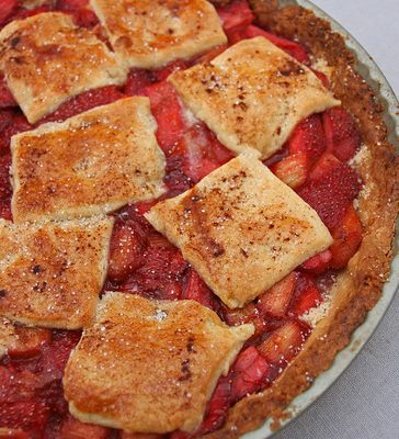 Patchwork pie de fraises et de rhubarbe