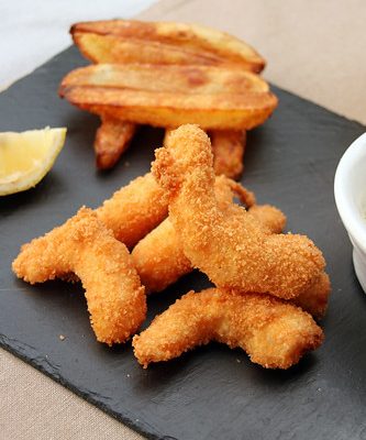 Scampi, chips et sauce tartare des pubs anglais (beignets de crevettes)