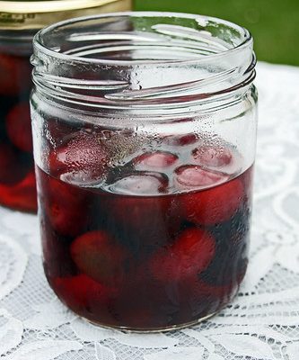 Pickled cherries (pickled de cerises à l’aigre doux)