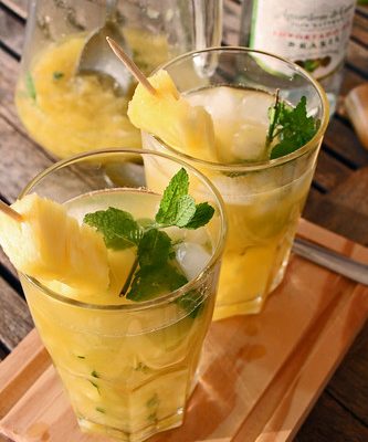 Cocktail Caïpirinha à l’ananas et cachaça