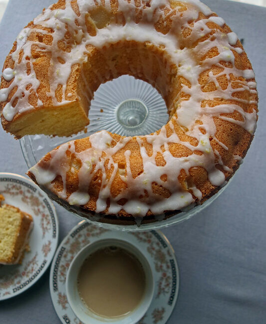 Pear drizzle cake (gâteau moelleux aux poires)