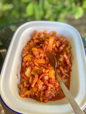 Céleri branche aux lardons et sauce tomate