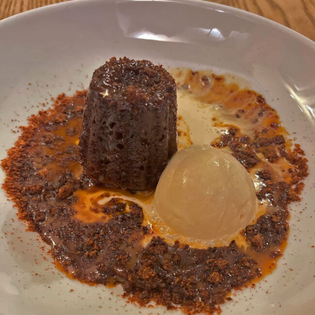 Sticky toffee pudding (pudding anglais aux dattes)