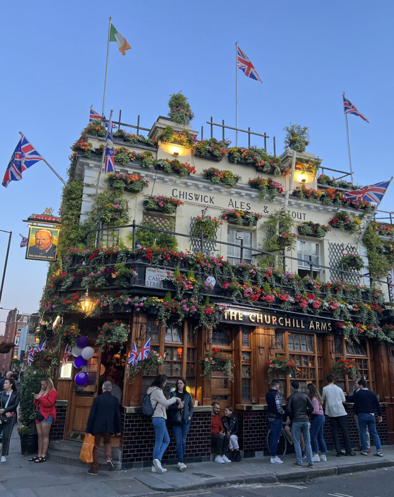 Churchill Arms, Pub historique à Londres