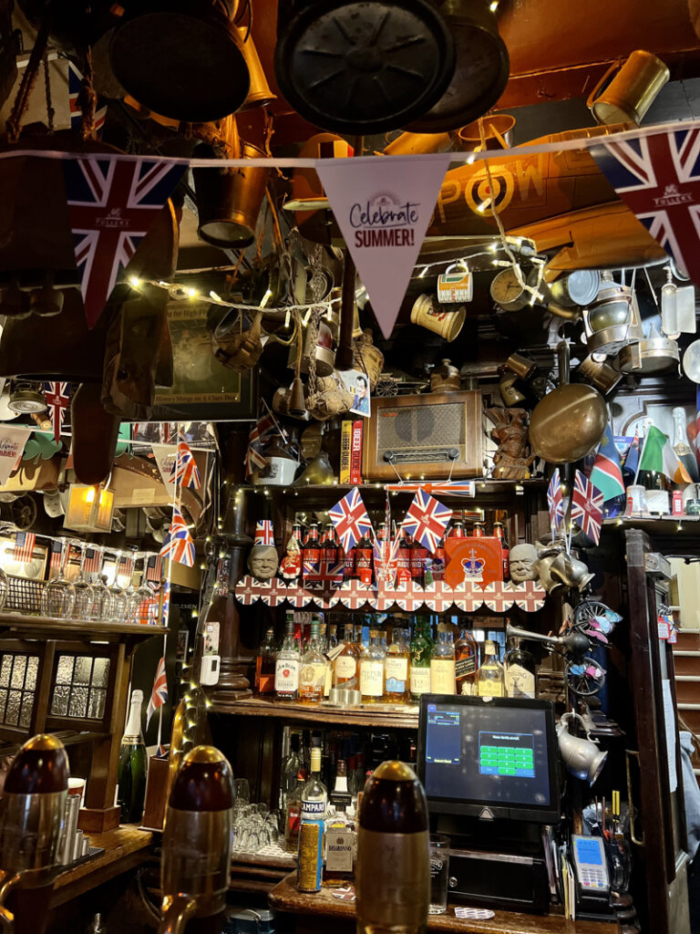 Churchill Arms, Pub historique à Londres