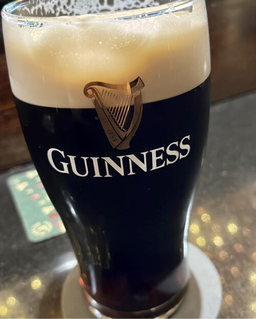 Tout savoir sur la Guinness, la bière brune préférée des Irlandais