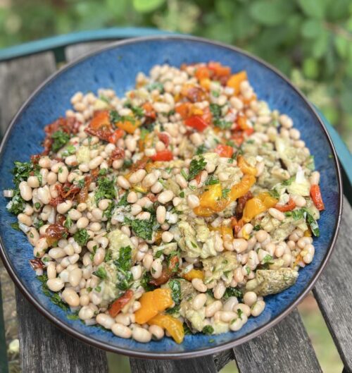 Salade de haricots blancs, poivrons et aubergines rôties