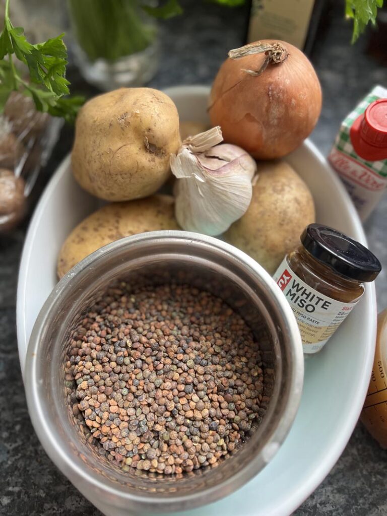 Champignons de Paris et lentilles hotpot