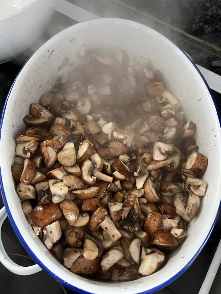 Champignons de Paris et lentilles hotpot