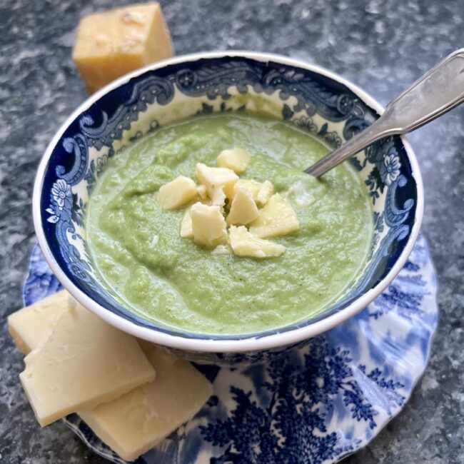 Soupe de brocoli et Lancashire cheese