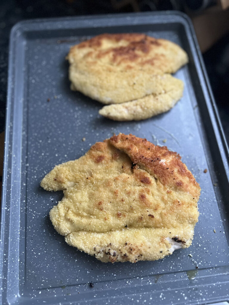 Chicken Parmo (poulet pané et béchamel)