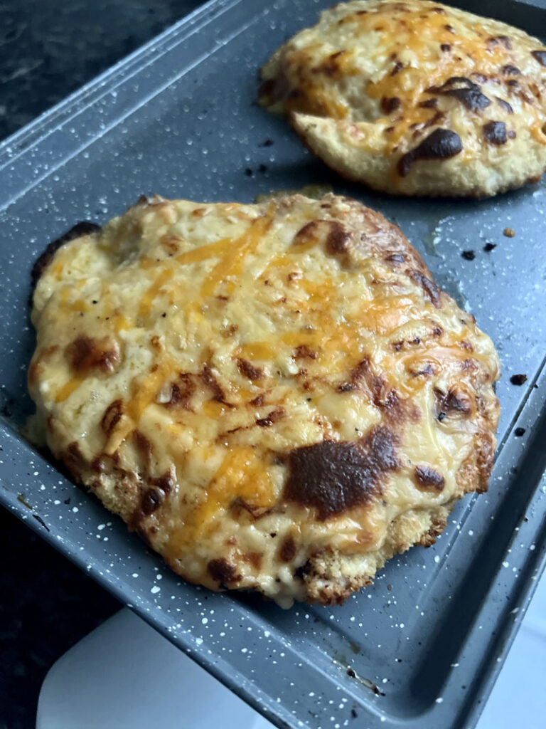 Chicken Parmo (poulet pané et béchamel)