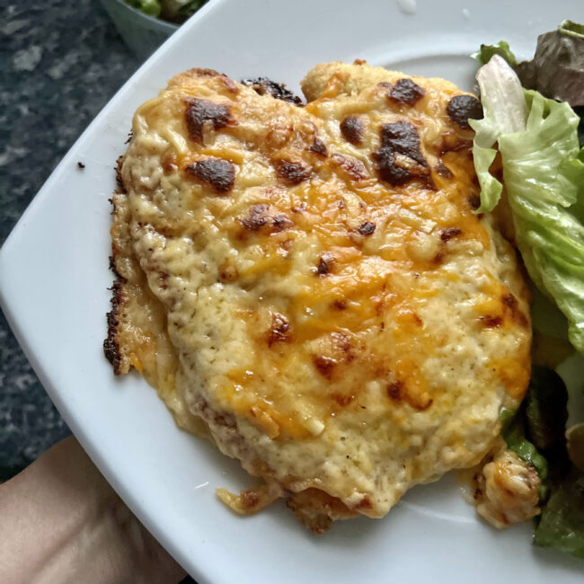 Chicken Parmo (poulet pané et béchamel)