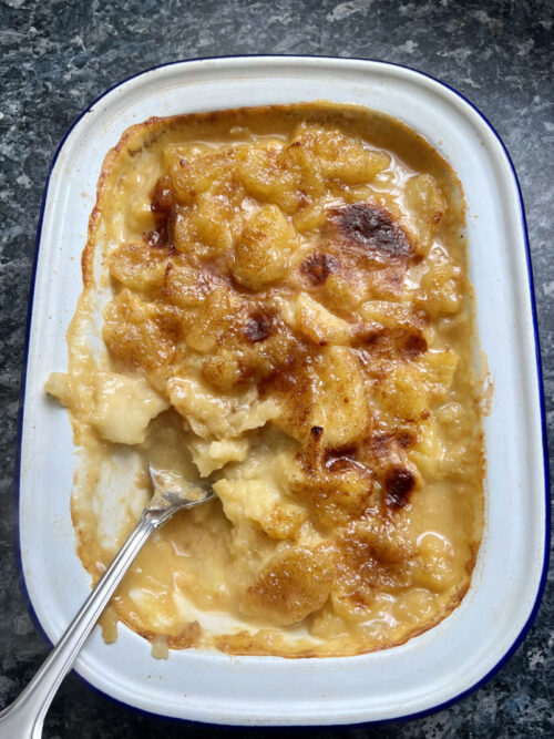 Malvern pudding (pommes et crème anglaise)