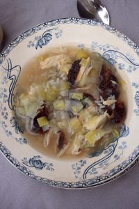 Cock-a-leekie soup (soupe écossaise aux poireaux)