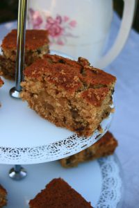 Glamis walnut and date cake (Gâteau aux noix traditionnel écossais)