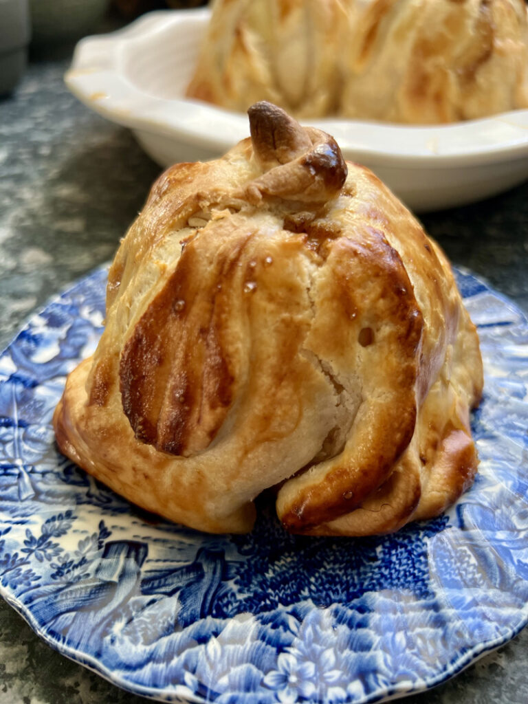 Baked Apple Dumplings (Pommes en croûte cuites au four)