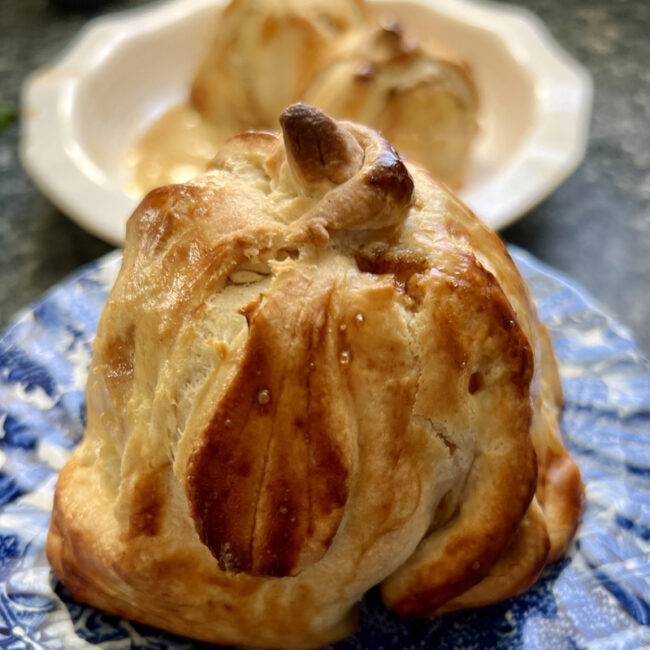 Baked Apple Dumplings (Pommes en croûte cuites au four)