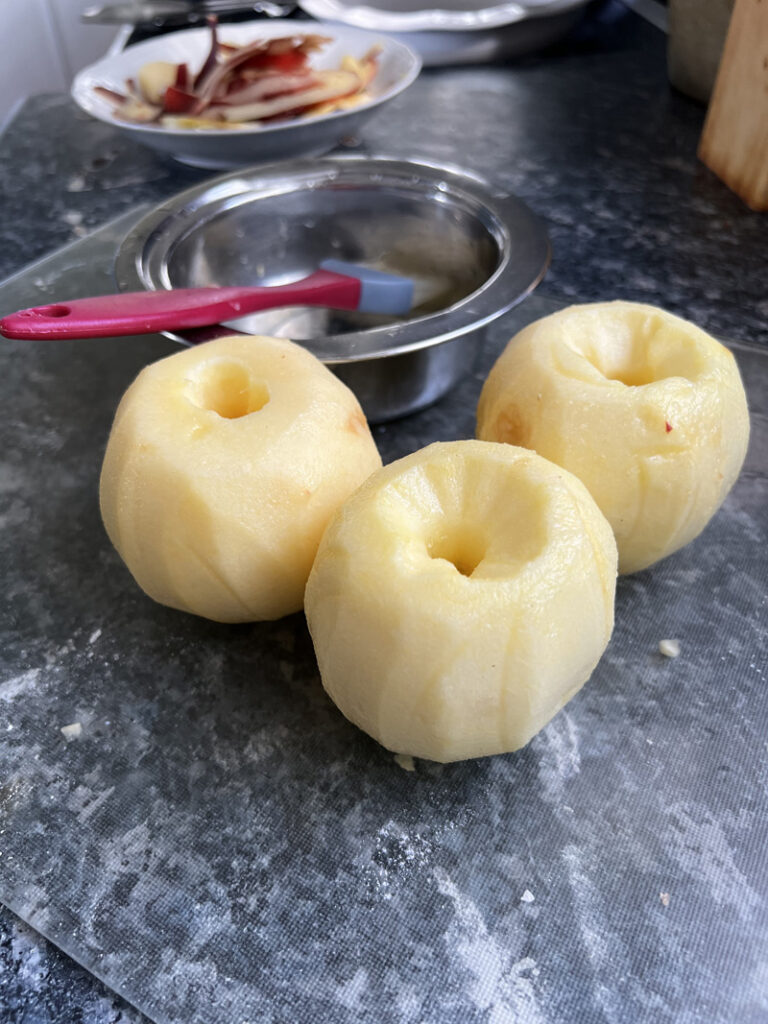 Baked Apple Dumplings (Pommes en croûte cuites au four)