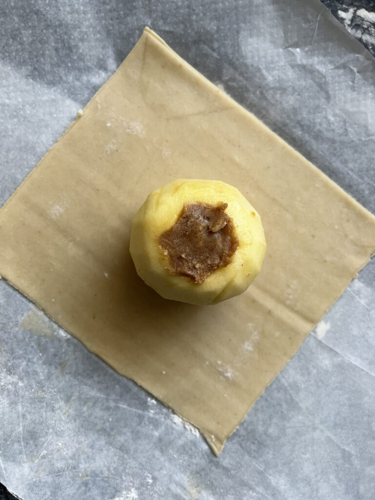 Baked Apple Dumplings (Pommes en croûte cuites au four)