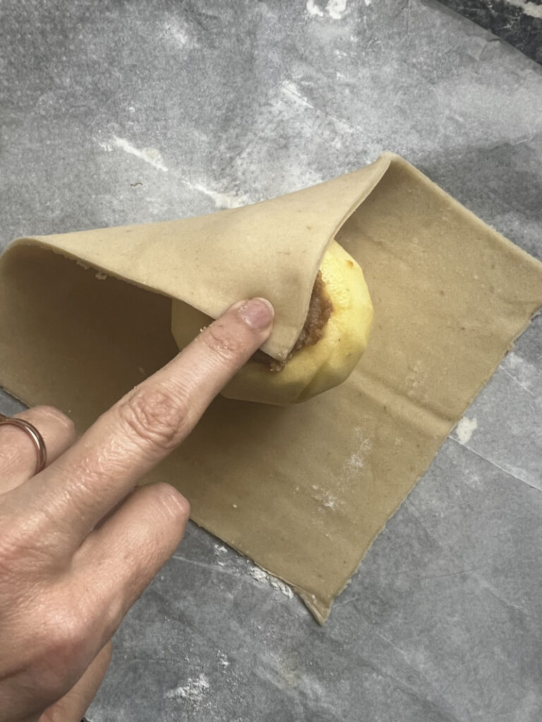 Baked Apple Dumplings (Pommes en croûte cuites au four)