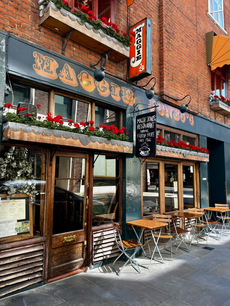 Ils ont aussi remis en place des menus fixes : deux plats pour £36,95, trois plats pour £43,95. Et bien sûr, le fameux “Sunday lunch revient, ainsi que des plats plus rares pendant la saison de la chasse (oui, ça existe encore dans certains restos anglais) !