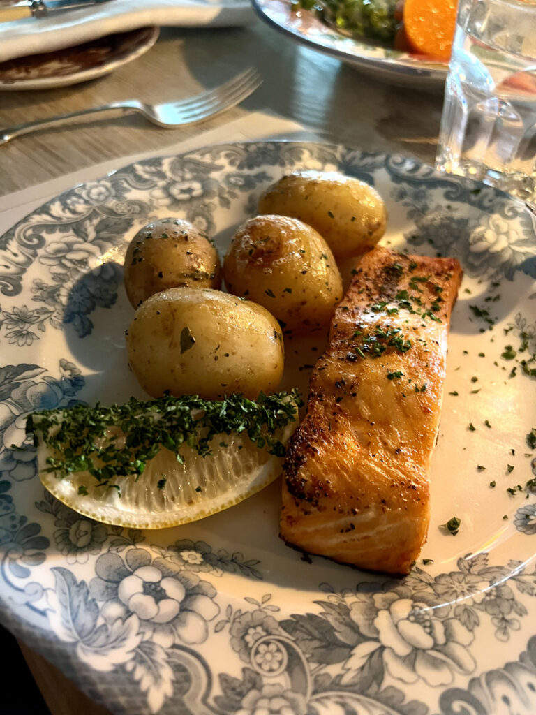 Maggie Jones’s, Restaurant de cuisine anglaise à Londres