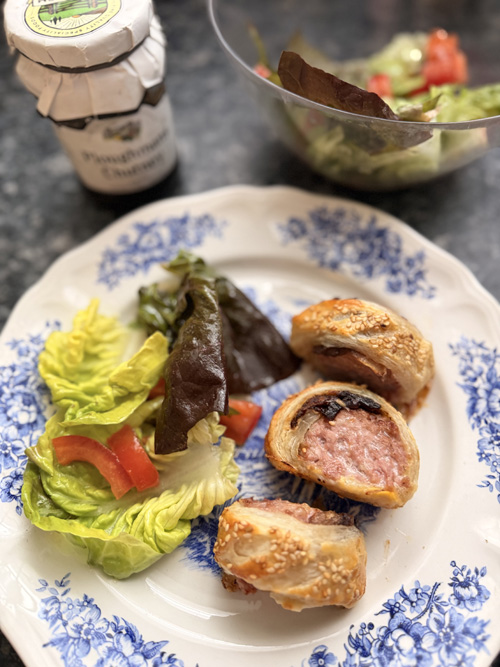 Sausage rolls à l’oignon caramélisé (petits feuilletés anglais)