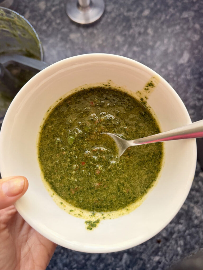 Chou-fleur rôti au yaourt, menthe et cardamome